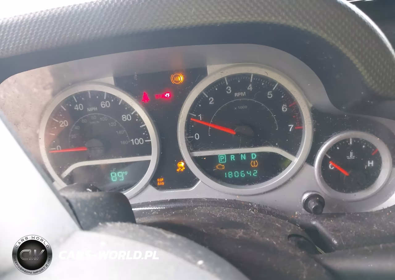 2009 Jeep Wrangler Unlimited Sahara VIN:1J4GA59109L707920 - 7