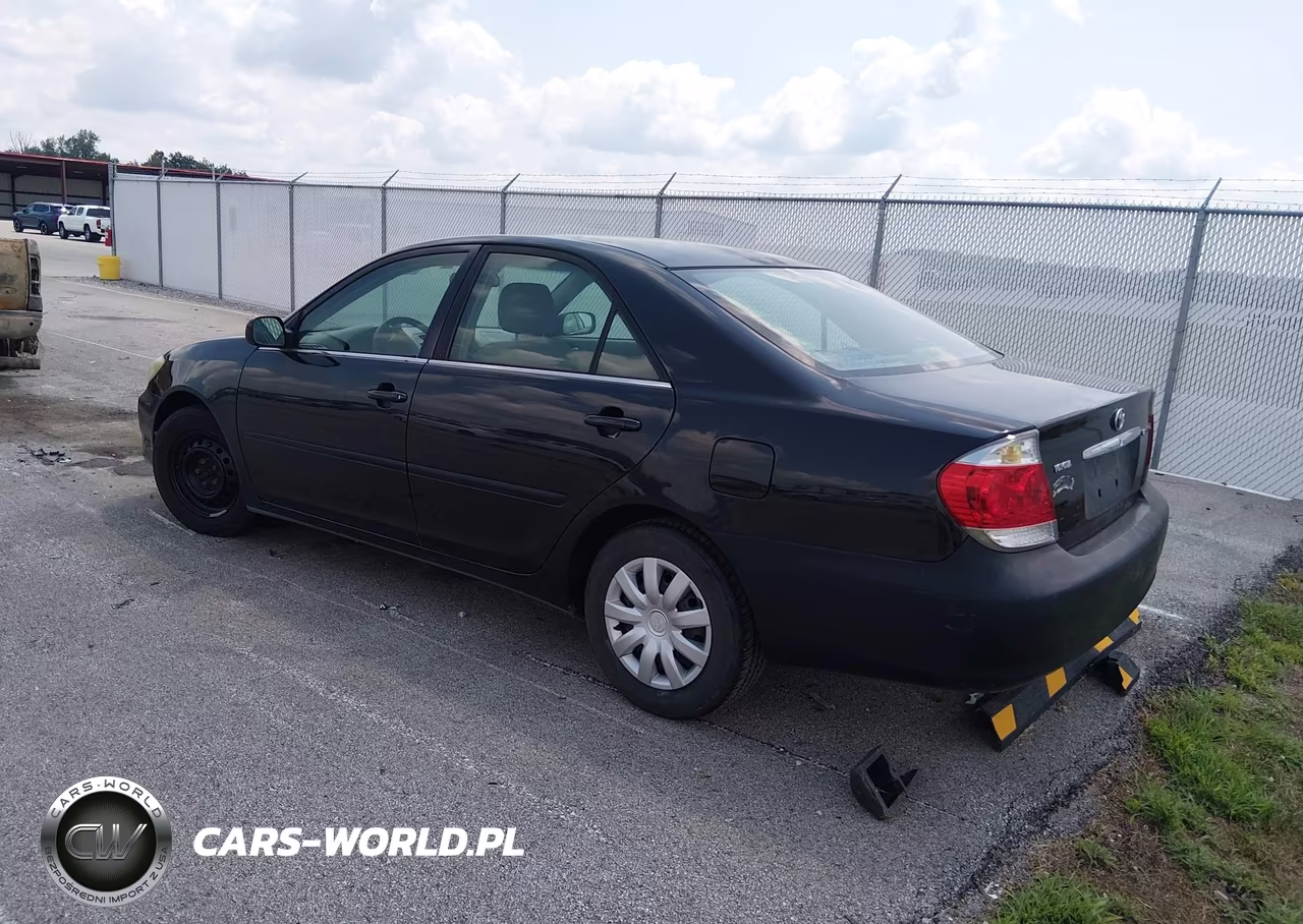 2005 Toyota Camry Le VIN:4T1BE32K05U046675 - 3