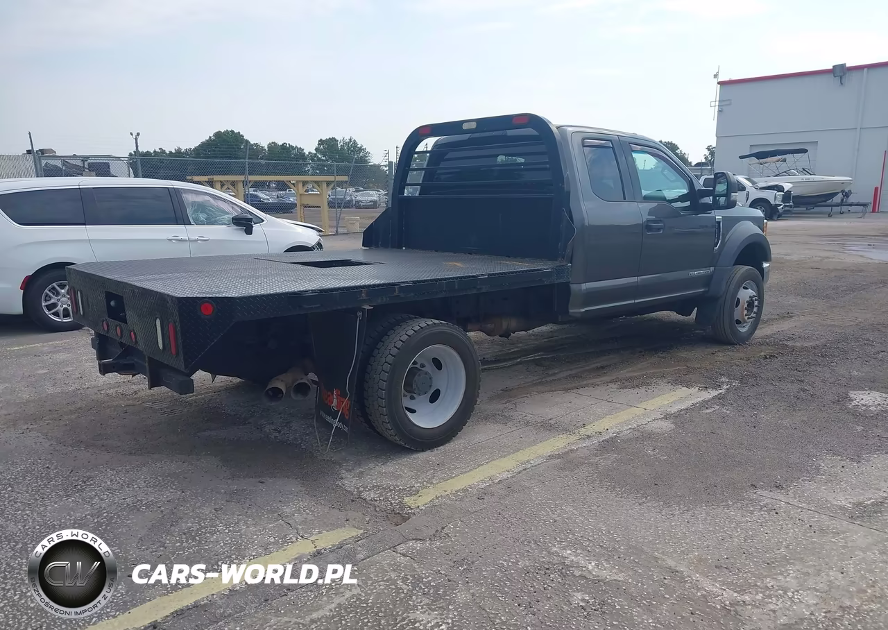 2017 Ford F-550 Chassis Xlt VIN:1FD0X5GT1HEC87268 - 4