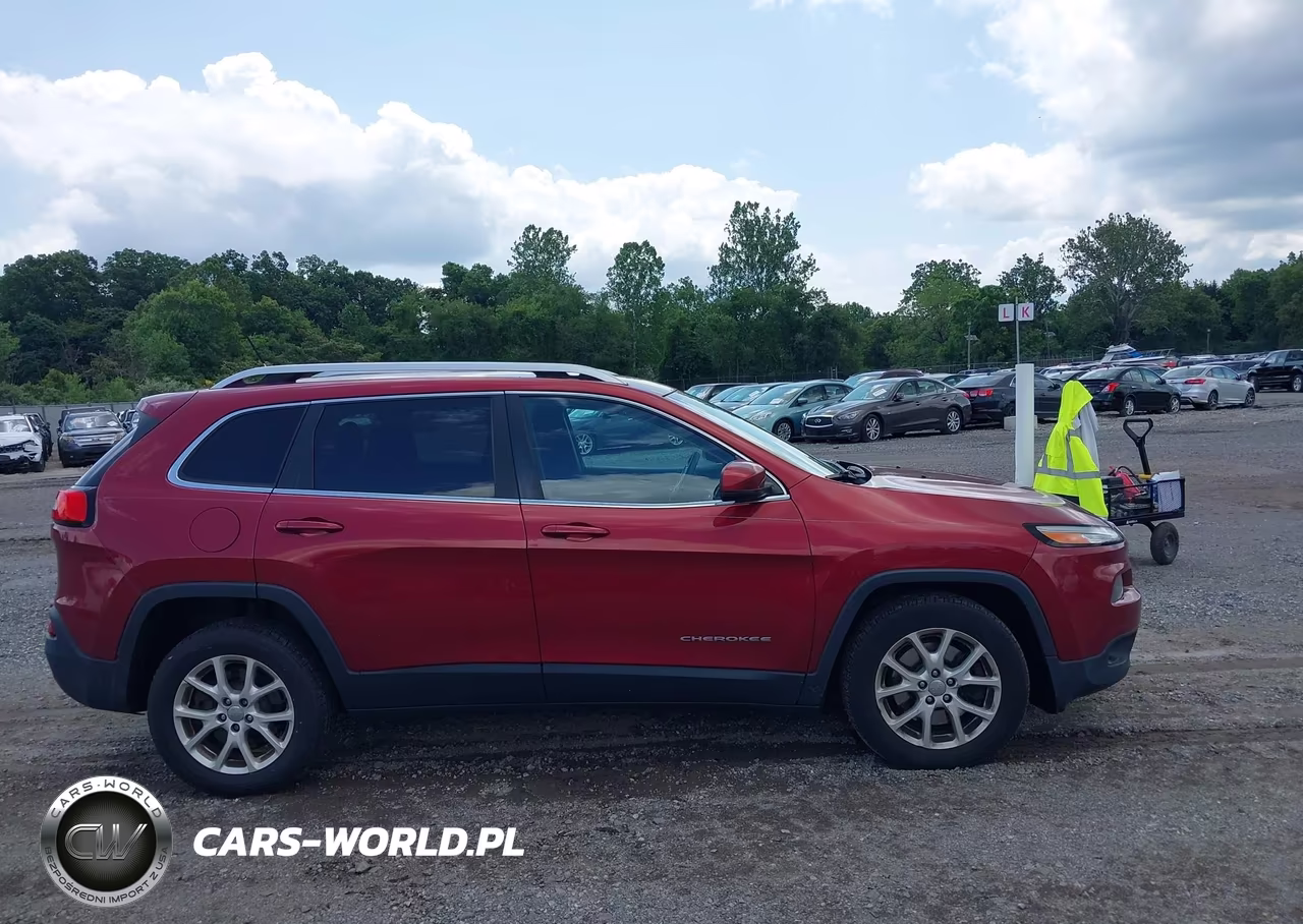 2015 Jeep Cherokee Latitude VIN:1C4PJLCS9FW531147 - 13