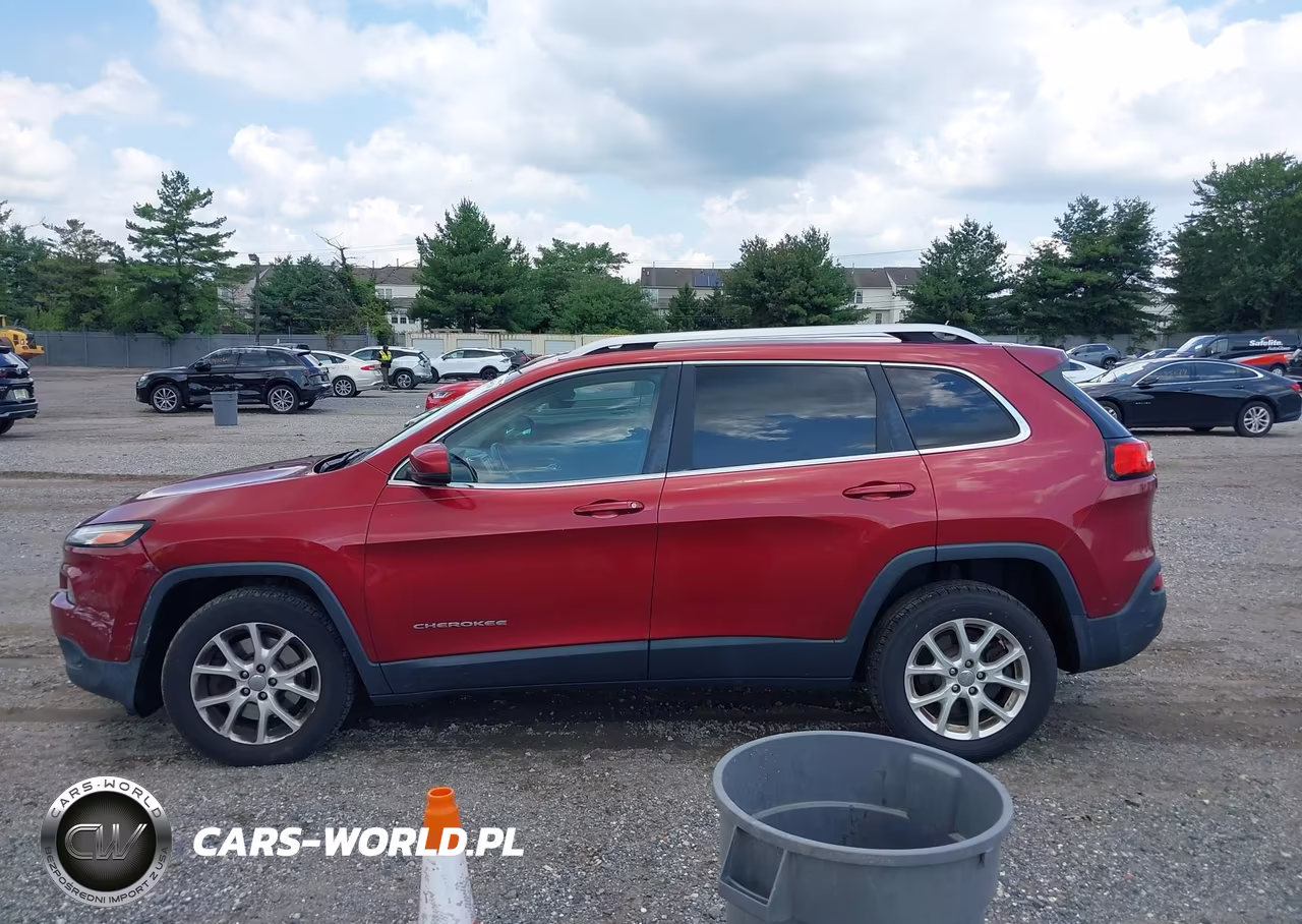 2015 Jeep Cherokee Latitude VIN:1C4PJLCS9FW531147 - 14