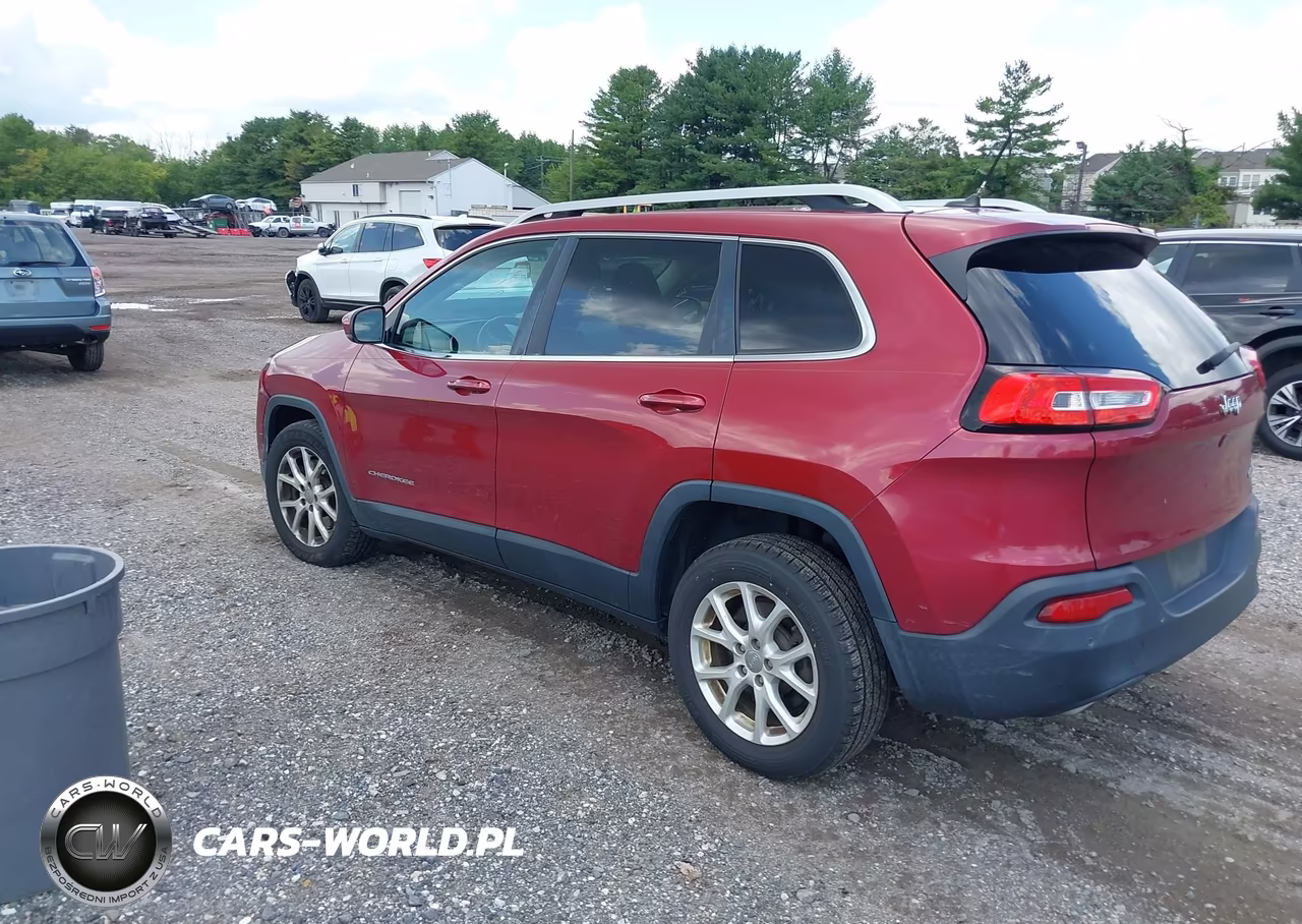 2015 Jeep Cherokee Latitude VIN:1C4PJLCS9FW531147 - 3