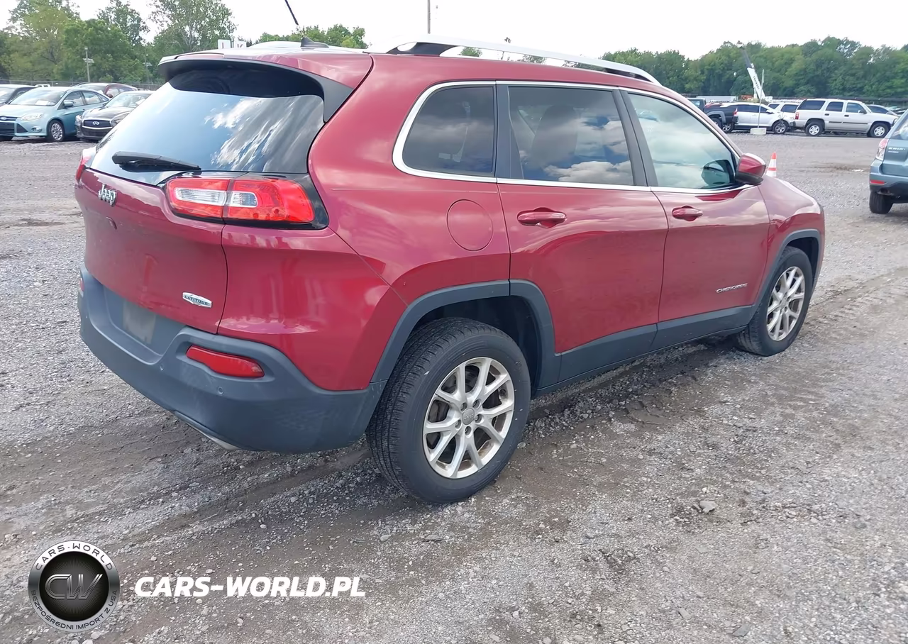 2015 Jeep Cherokee Latitude VIN:1C4PJLCS9FW531147 - 4
