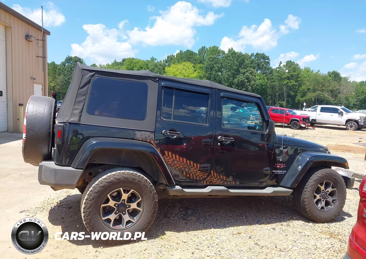 2013 Jeep Wrangler Unlimited Sahara VIN:1C4BJWEG2DL569984 - 13