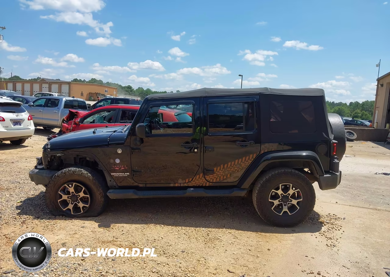 2013 Jeep Wrangler Unlimited Sahara VIN:1C4BJWEG2DL569984 - 14