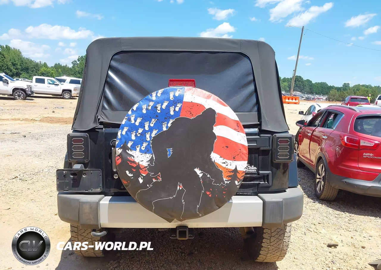 2013 Jeep Wrangler Unlimited Sahara VIN:1C4BJWEG2DL569984 - 16