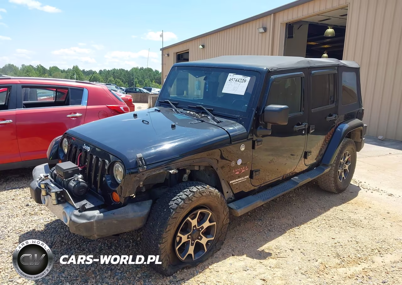 2013 Jeep Wrangler Unlimited Sahara VIN:1C4BJWEG2DL569984 - 2