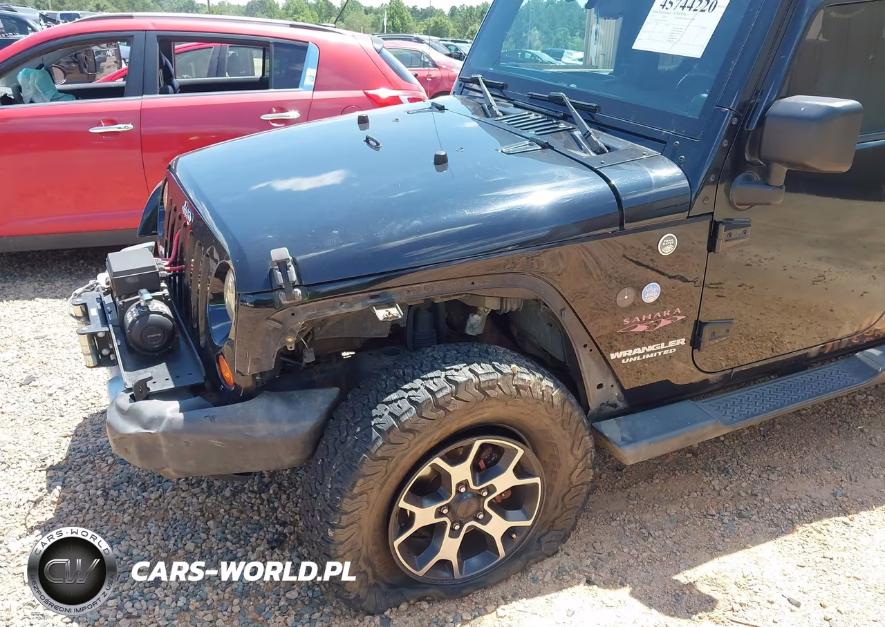 2013 Jeep Wrangler Unlimited Sahara VIN:1C4BJWEG2DL569984 - 6