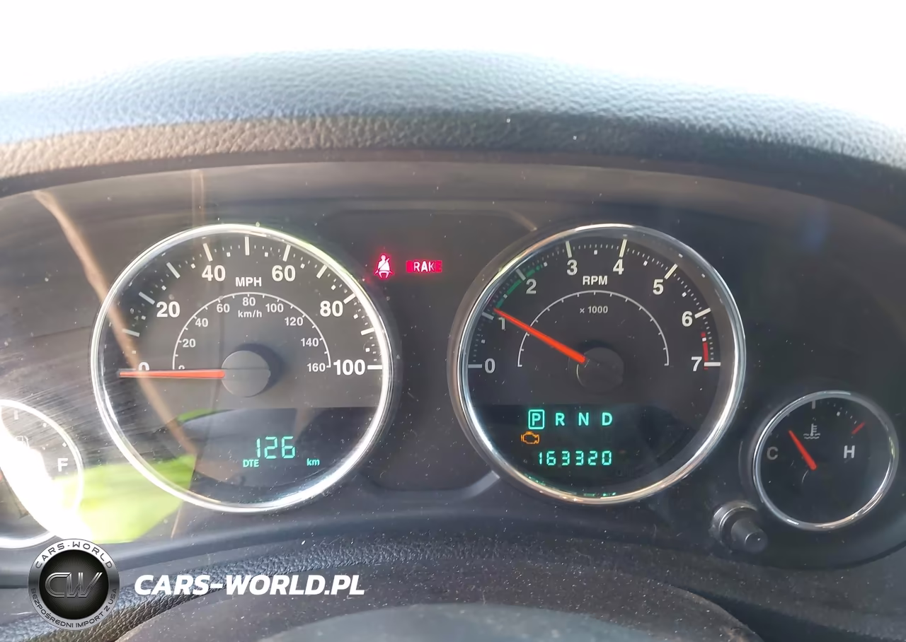 2013 Jeep Wrangler Unlimited Sahara VIN:1C4BJWEG2DL569984 - 7