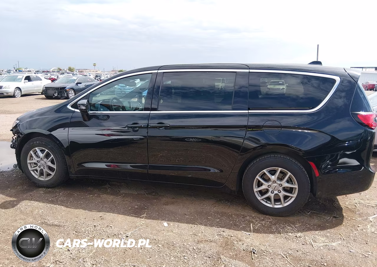 2025 Chrysler Pacifica Select VIN:2C4RC1BG9SR526800 - 13