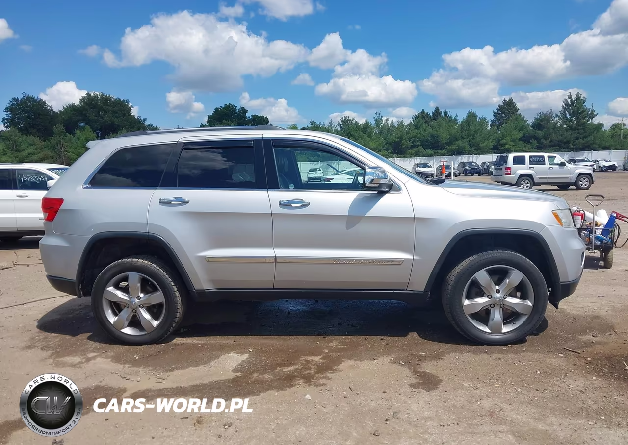 2013 Jeep Grand Cherokee Overland VIN:1C4RJFCT2DC525000 - 13
