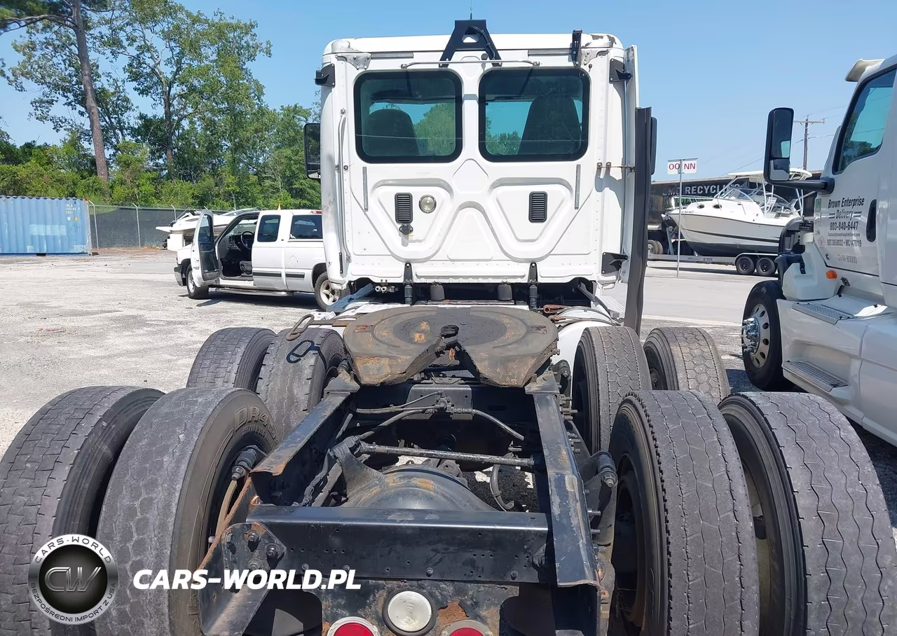 2015 Freightliner Cascadia 125 VIN:3AKJGEDV5FSGL1109 - 15