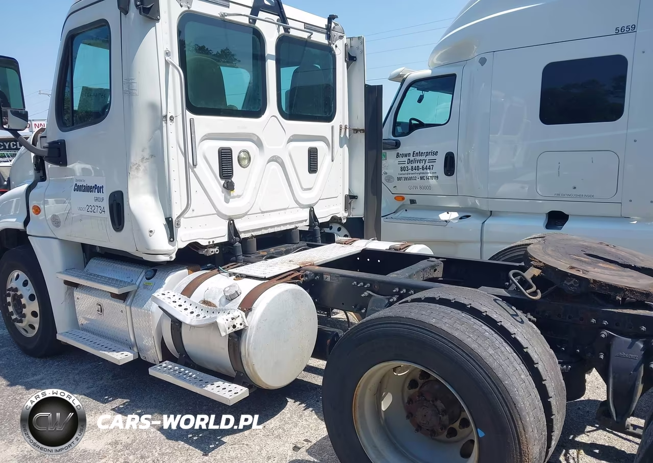 2015 Freightliner Cascadia 125 VIN:3AKJGEDV5FSGL1109 - 3