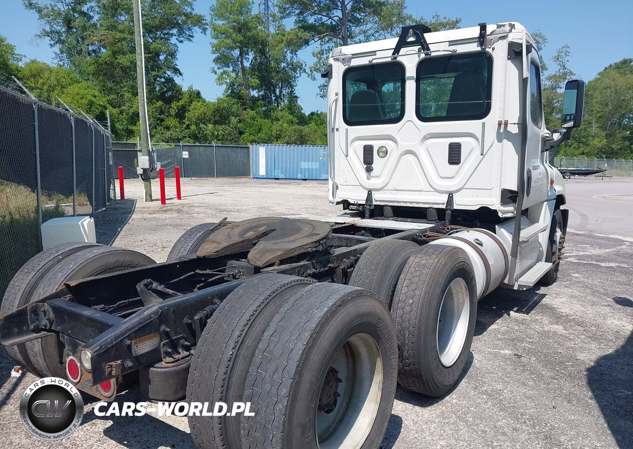 2015 Freightliner Cascadia 125 VIN:3AKJGEDV5FSGL1109 - 4