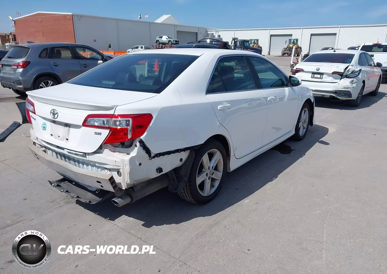 2014 Toyota Camry Se VIN:4T1BF1FK7EU330719 - 4