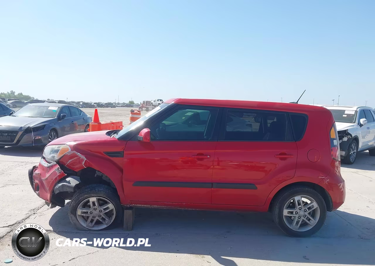 2011 Kia Soul + VIN:KNDJT2A29B7335727 - 14