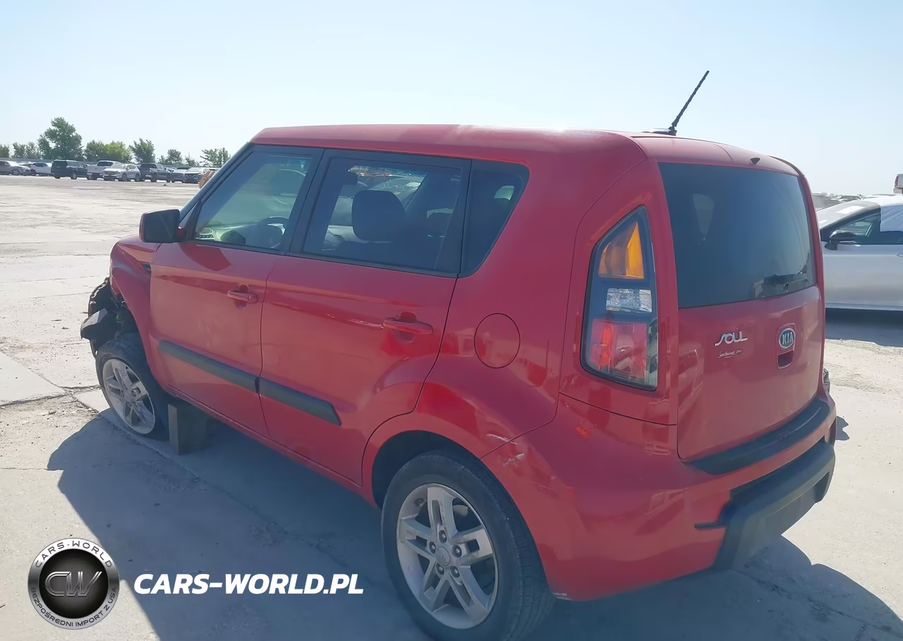 2011 Kia Soul + VIN:KNDJT2A29B7335727 - 3