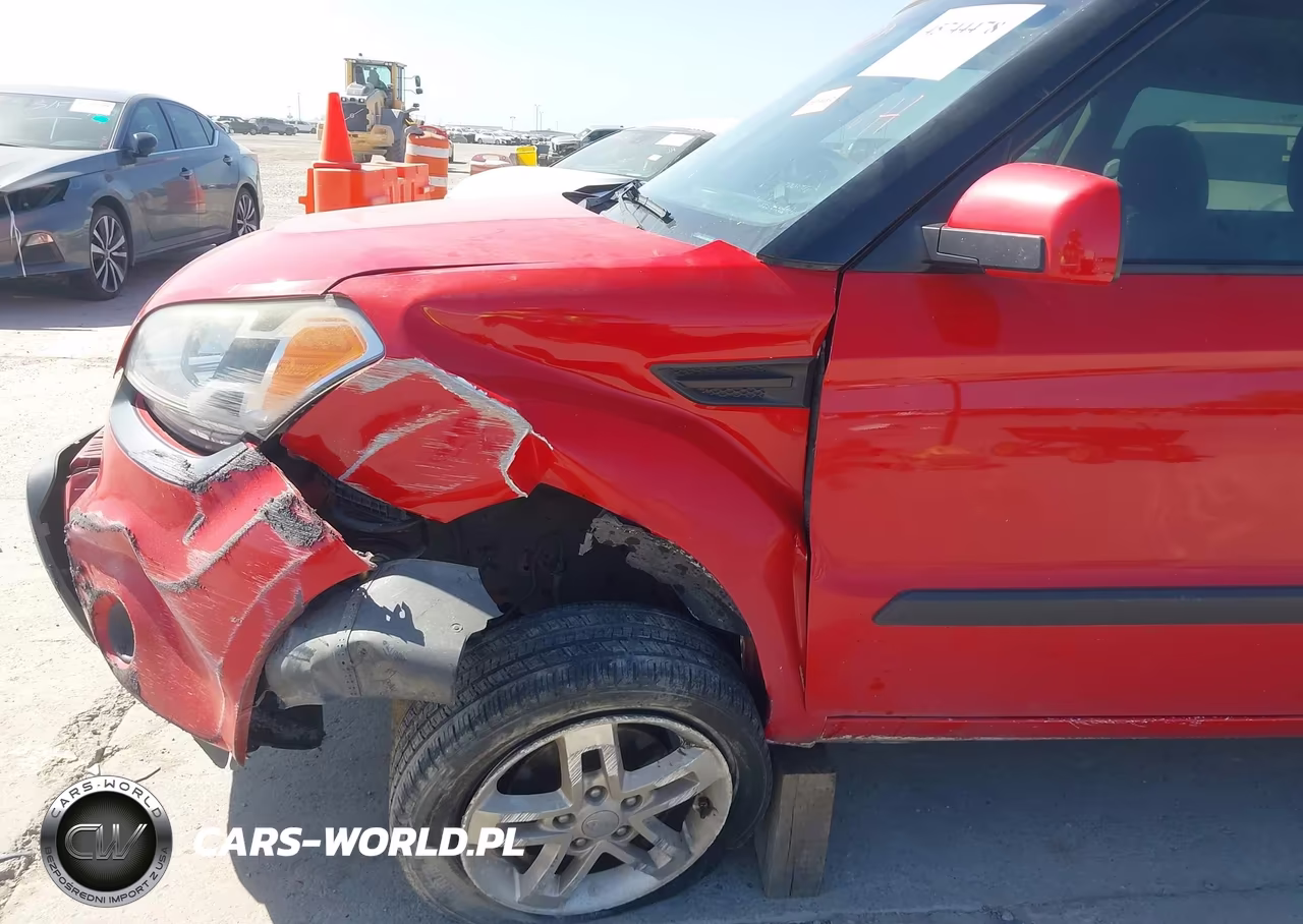 2011 Kia Soul + VIN:KNDJT2A29B7335727 - 6