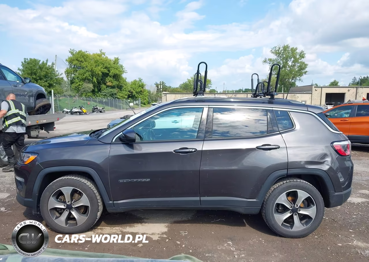 2018 Jeep Compass Latitude VIN:3C4NJDBB8JT143503 - 14