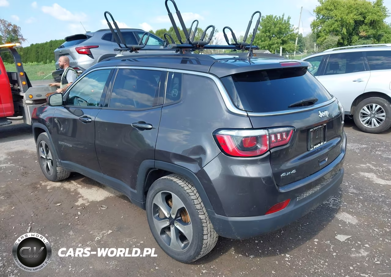 2018 Jeep Compass Latitude VIN:3C4NJDBB8JT143503 - 3