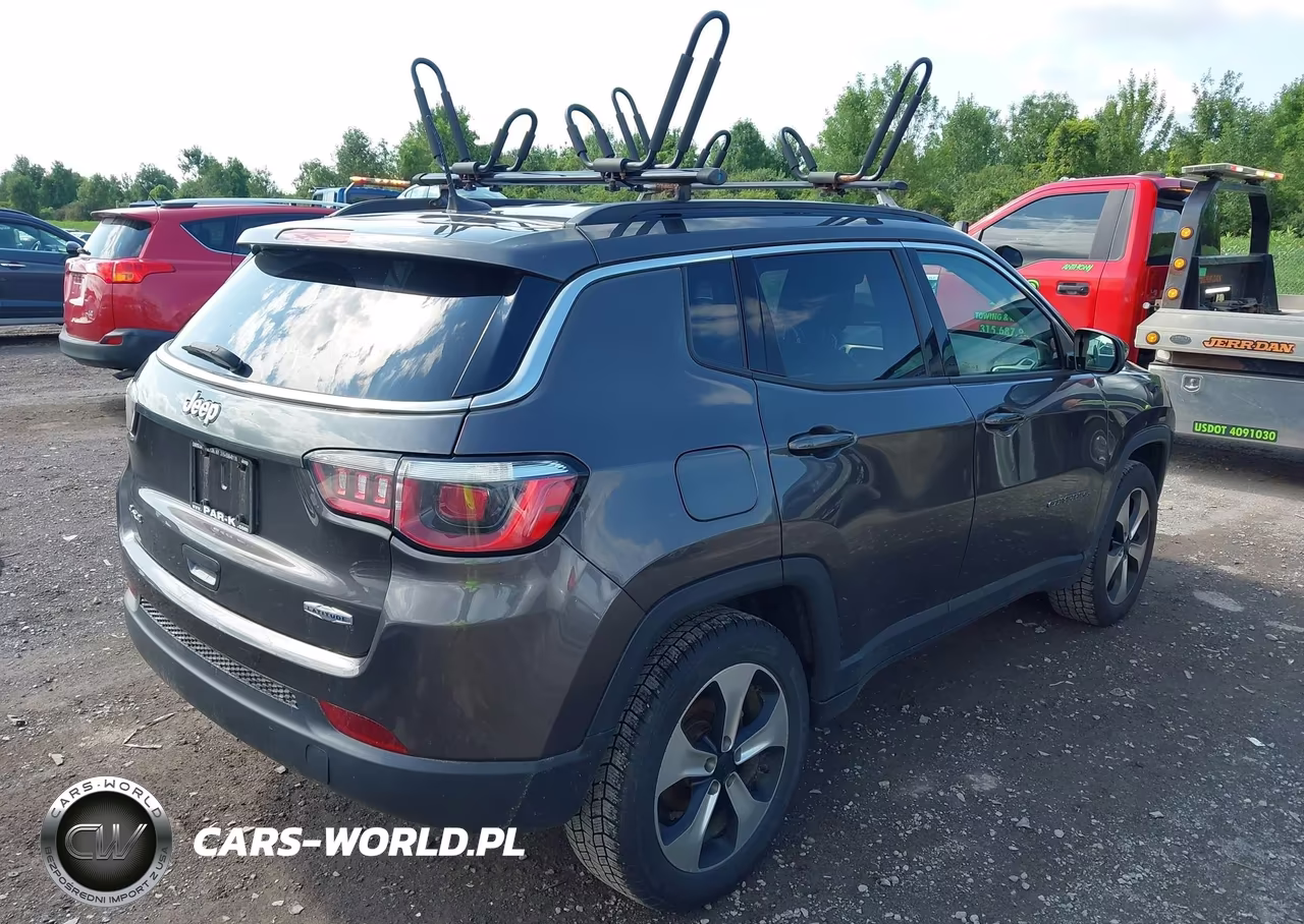 2018 Jeep Compass Latitude VIN:3C4NJDBB8JT143503 - 4