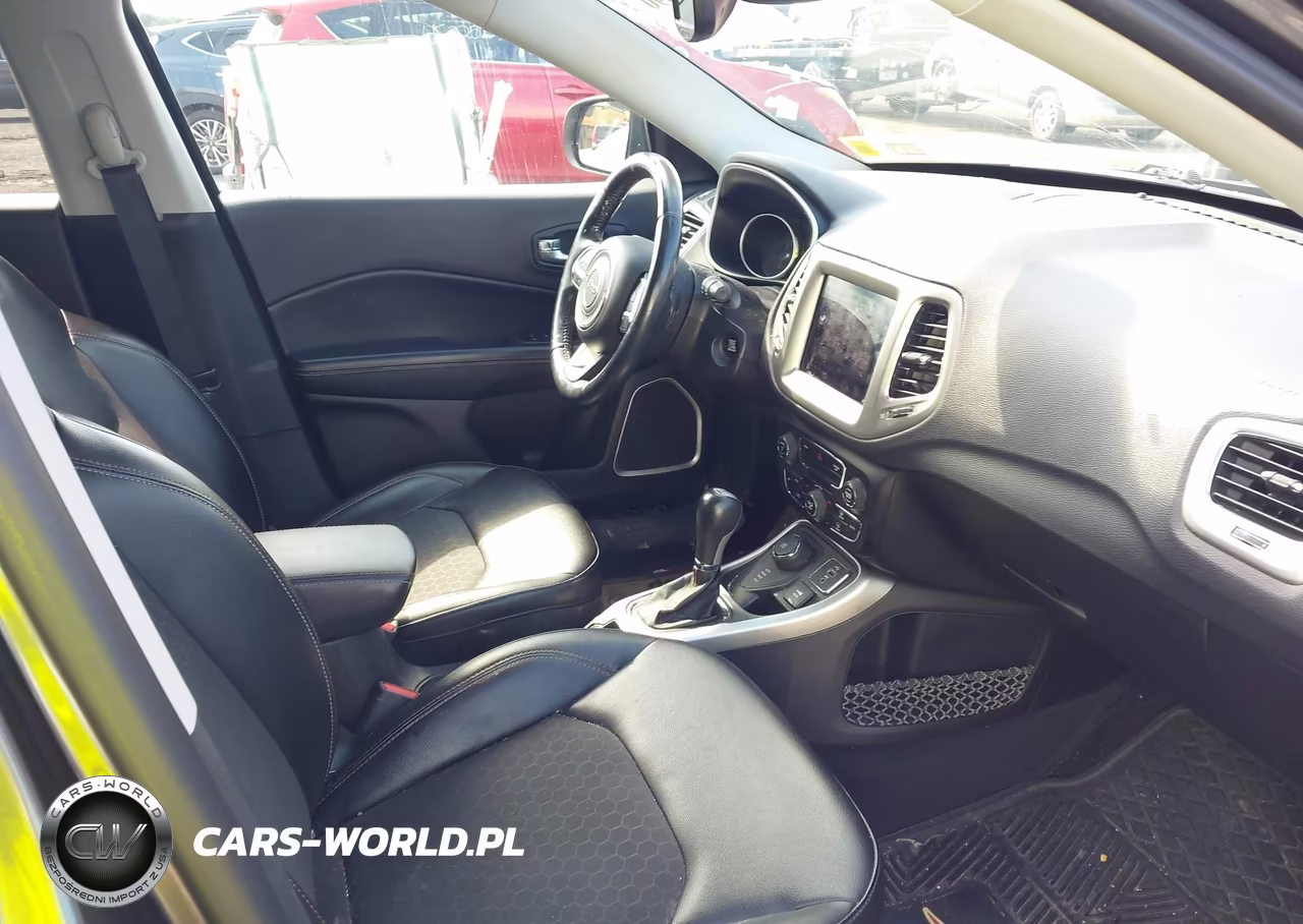 2018 Jeep Compass Latitude VIN:3C4NJDBB8JT143503 - 5