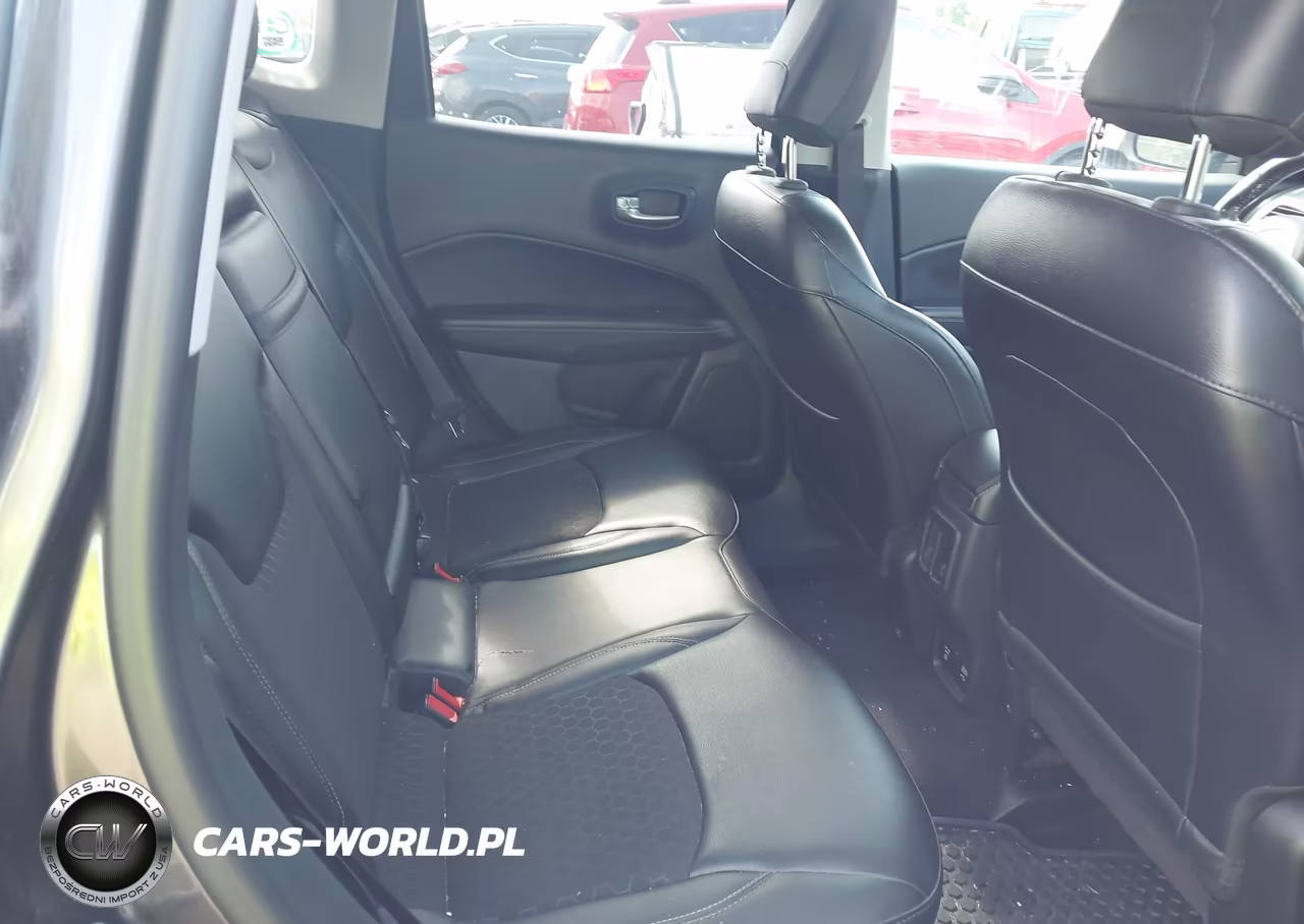 2018 Jeep Compass Latitude VIN:3C4NJDBB8JT143503 - 8