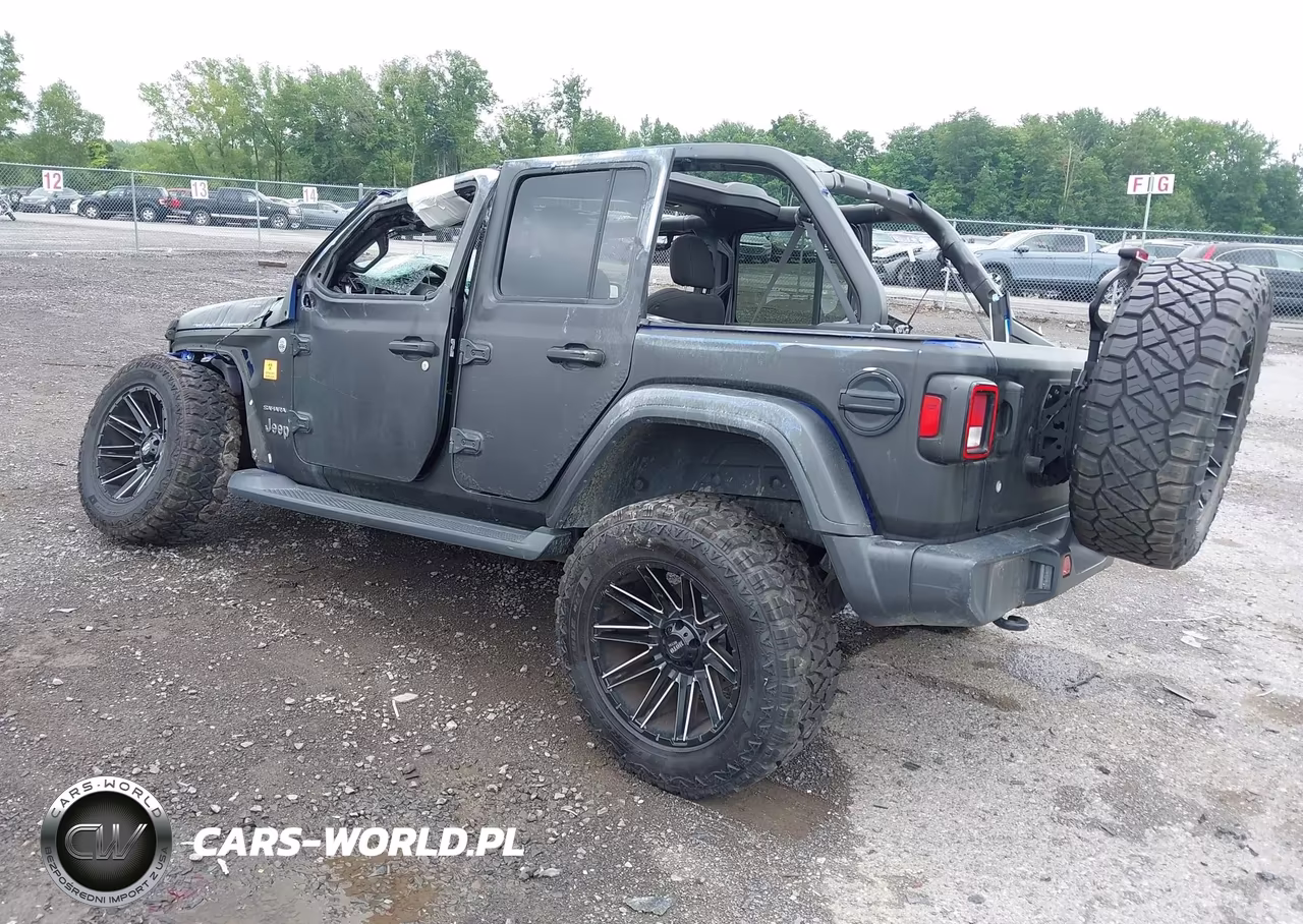 2020 Jeep Wrangler Unlimited Sahara VIN:1C4HJXEN2LW220772 - 3