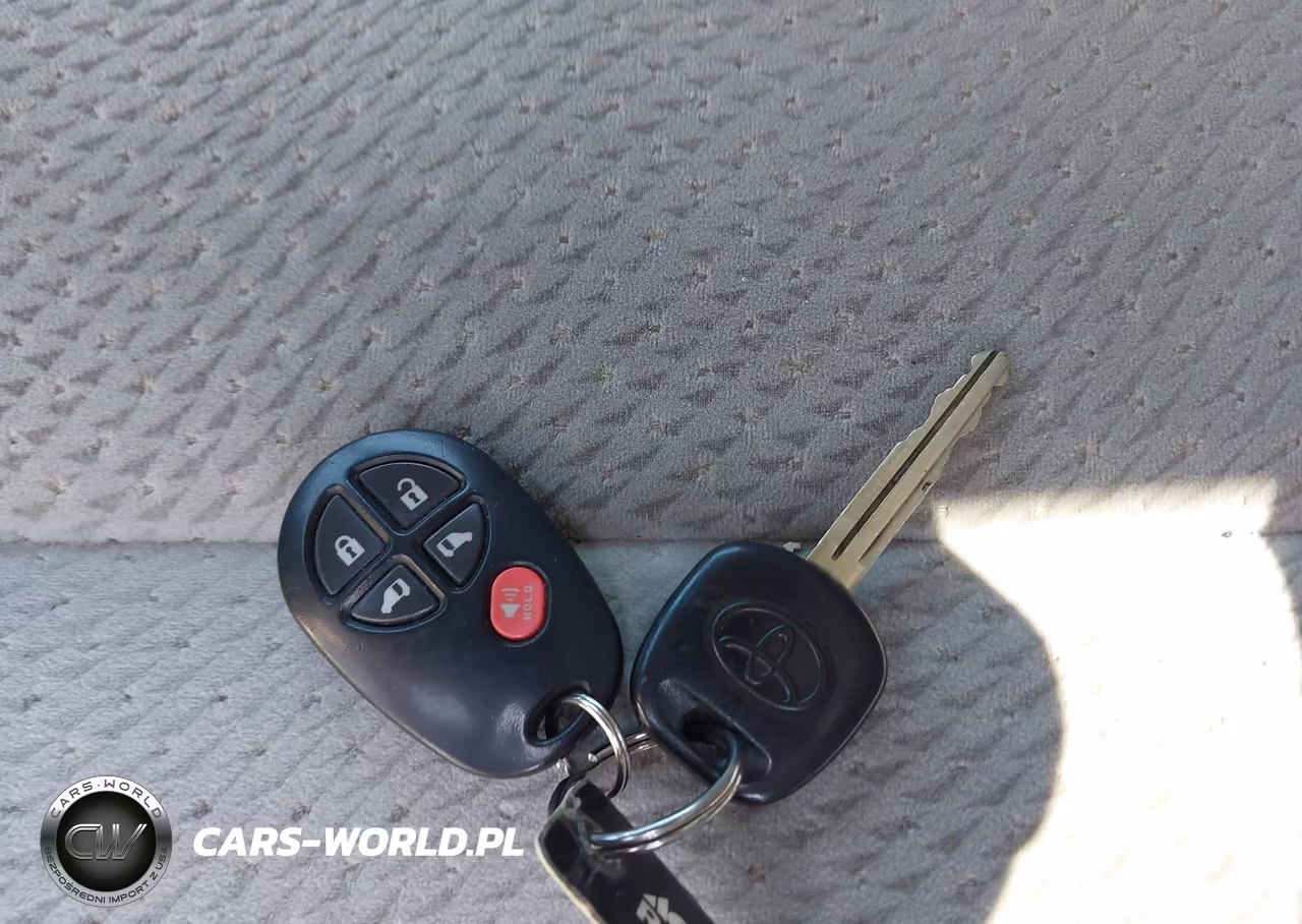 2012 Toyota Sienna Le V6 8 Passenger VIN:5TDKK3DC9CS241372 - 11