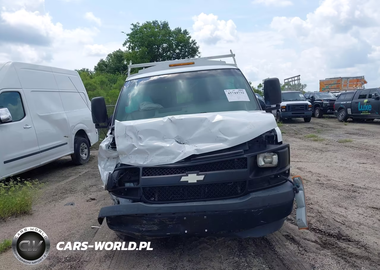 2017 Chevrolet Express Cutaway Work Van VIN:1GB0GRFG8H1115587 - 12