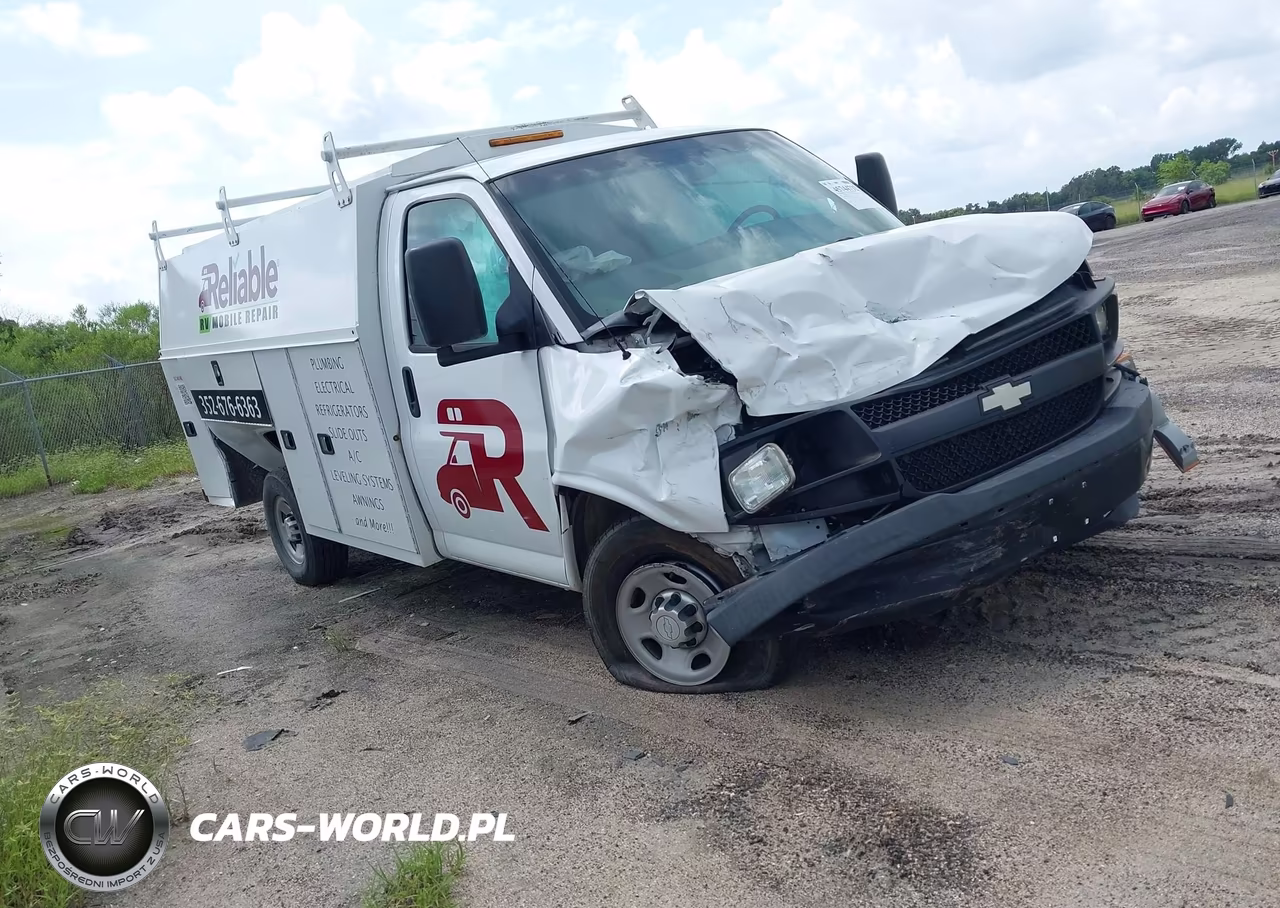 2017 Chevrolet Express Cutaway Work Van VIN:1GB0GRFG8H1115587 - 13