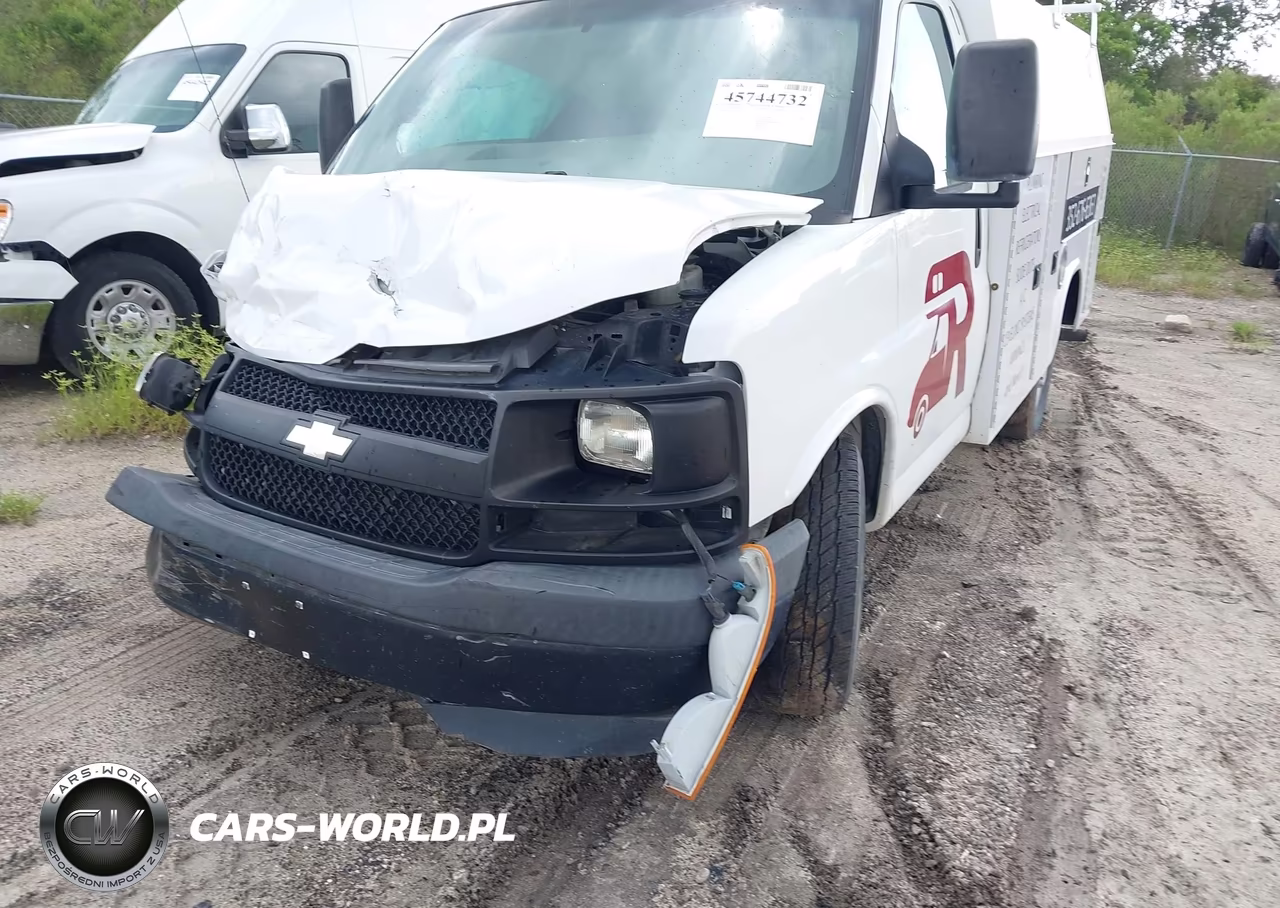 2017 Chevrolet Express Cutaway Work Van VIN:1GB0GRFG8H1115587 - 6