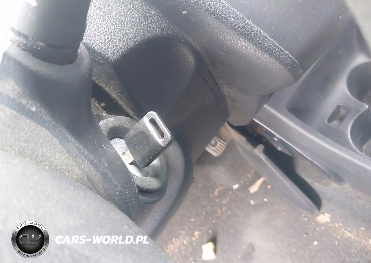 2010 Nissan Versa 1.8S VIN:3N1BC1CP2AL420705 - 11