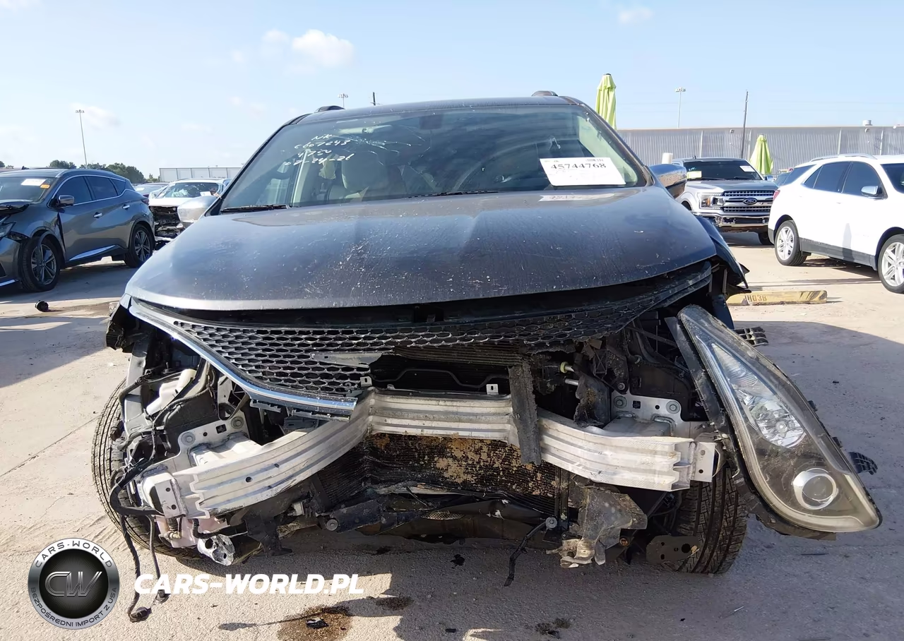 2017 Chrysler Pacifica Limited VIN:2C4RC1GG7HR504750 - 13