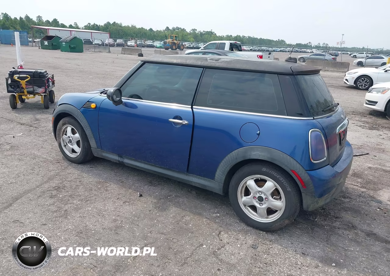 2007 Mini Cooper VIN:WMWMF33557TU60186 - 3
