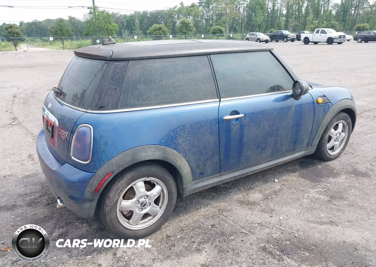 2007 Mini Cooper VIN:WMWMF33557TU60186 - 4