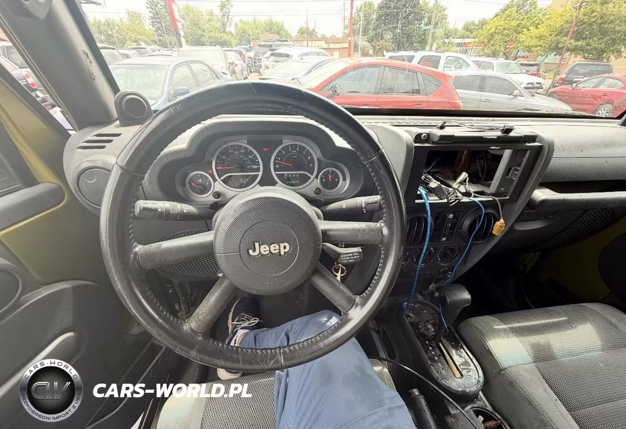 2007 Jeep Wrangler Unlimited Sahara VIN:1J4GA59157L155702 - 14