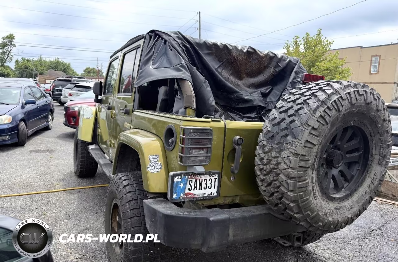 2007 Jeep Wrangler Unlimited Sahara VIN:1J4GA59157L155702 - 3