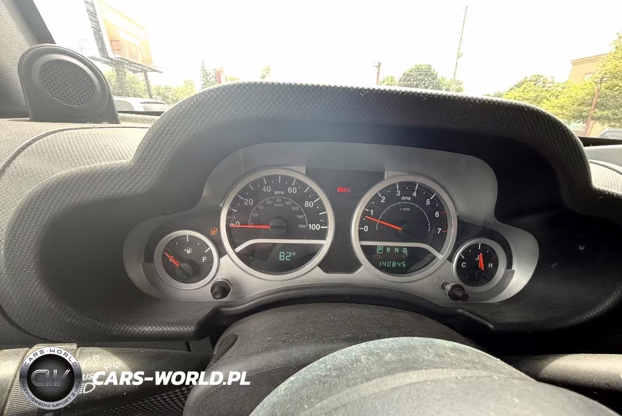 2007 Jeep Wrangler Unlimited Sahara VIN:1J4GA59157L155702 - 7