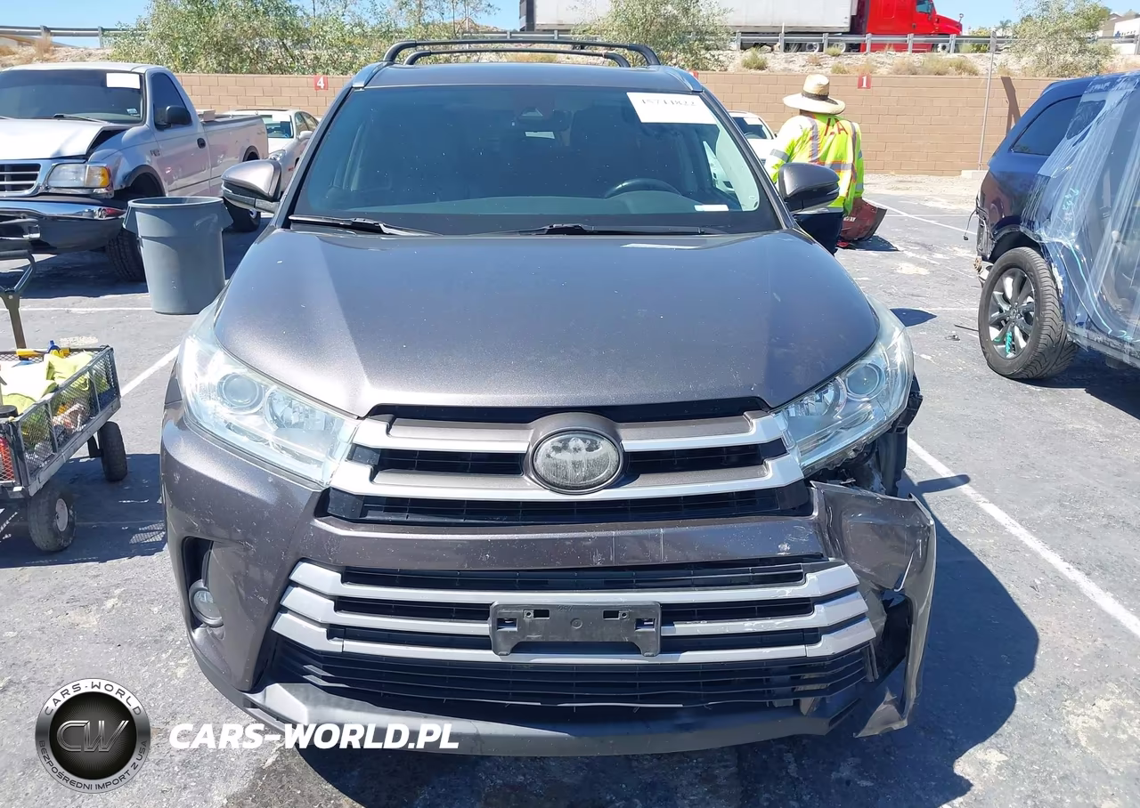 2018 Toyota Highlander Xle VIN:5TDKZRFH9JS549520 - 12