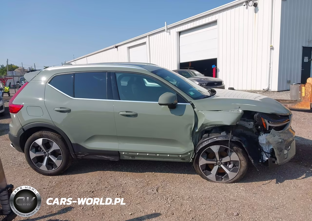 2025 Volvo Xc40 B5 Core Bright Theme VIN:YV4L12UJ8S2570180 - 13