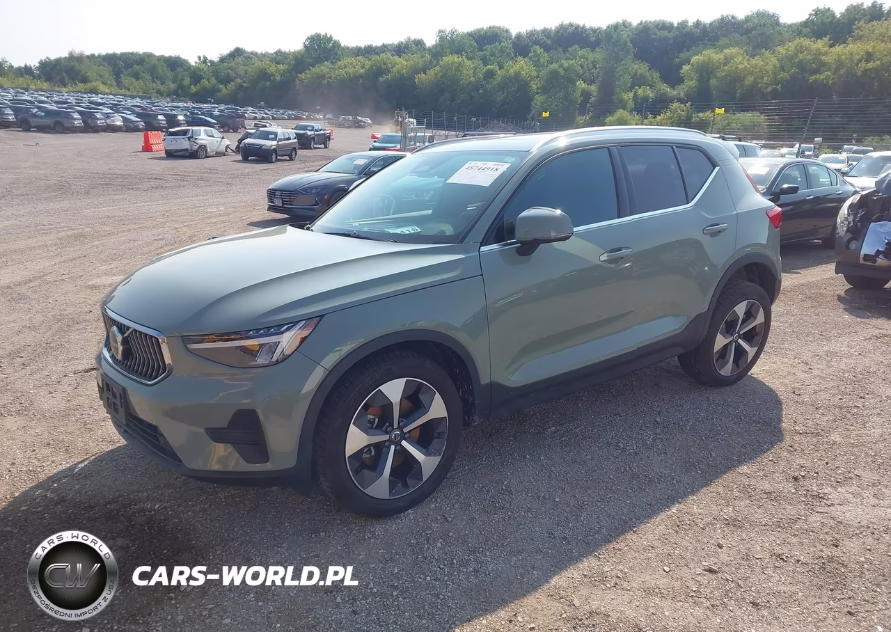 2025 Volvo Xc40 B5 Core Bright Theme VIN:YV4L12UJ8S2570180 - 2