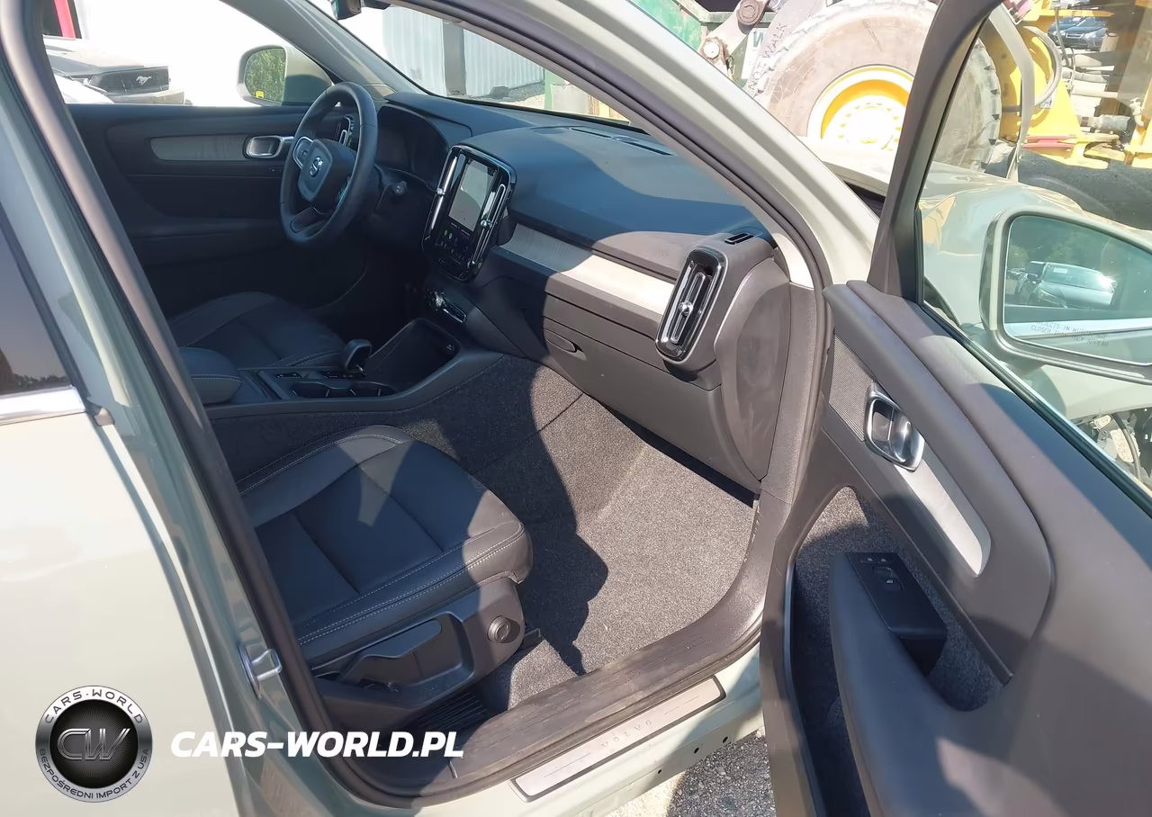 2025 Volvo Xc40 B5 Core Bright Theme VIN:YV4L12UJ8S2570180 - 5