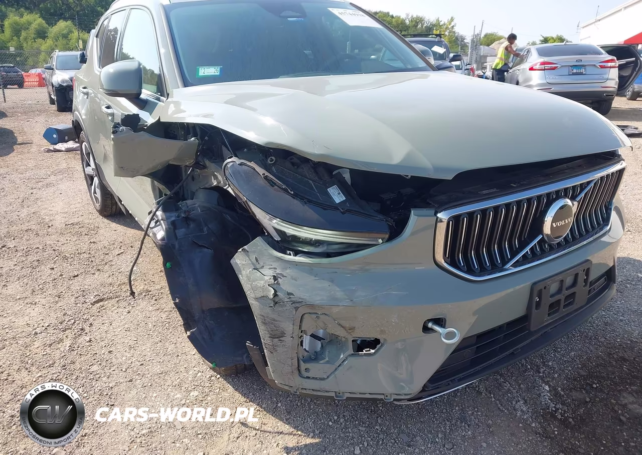 2025 Volvo Xc40 B5 Core Bright Theme VIN:YV4L12UJ8S2570180 - 6