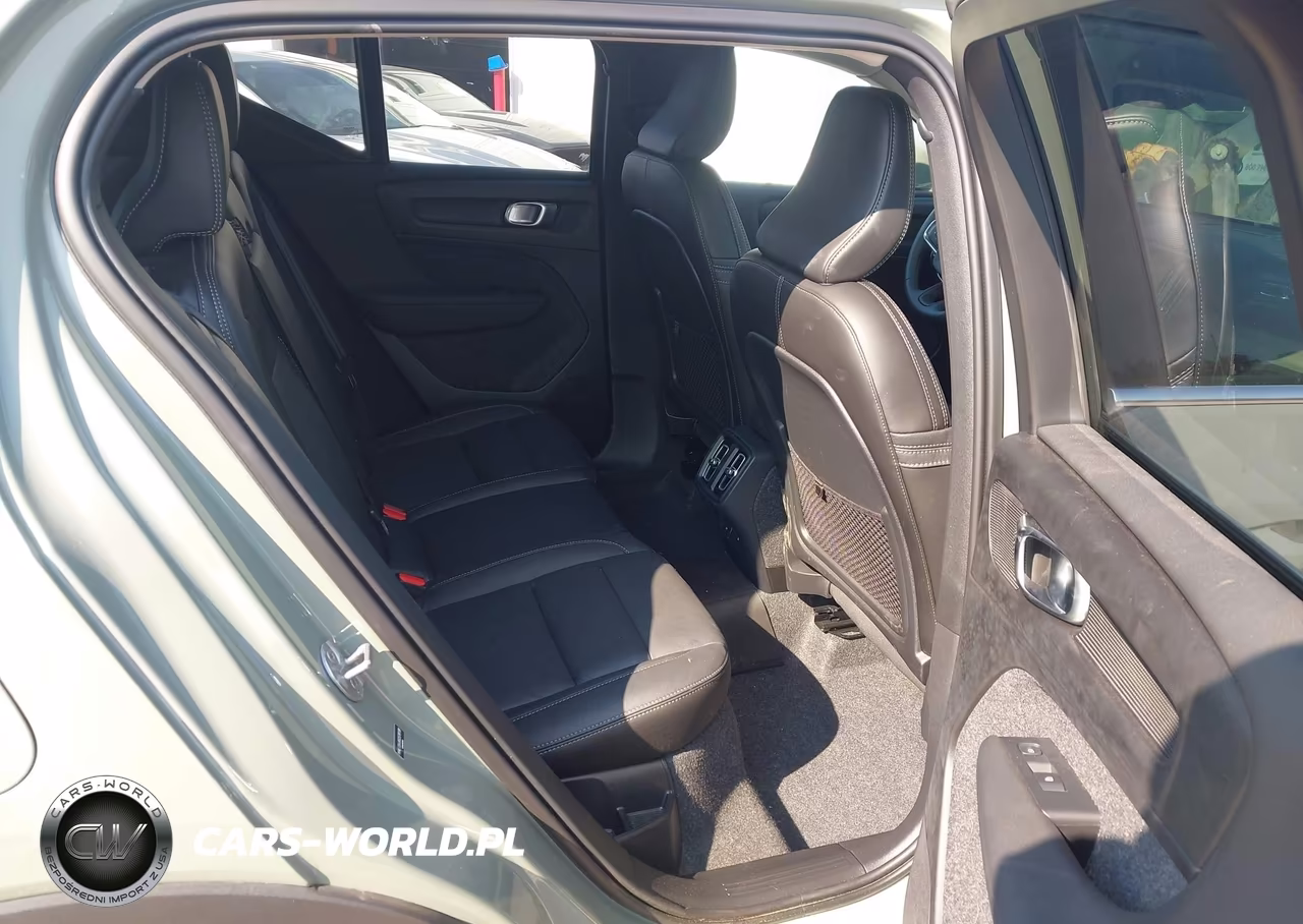 2025 Volvo Xc40 B5 Core Bright Theme VIN:YV4L12UJ8S2570180 - 8