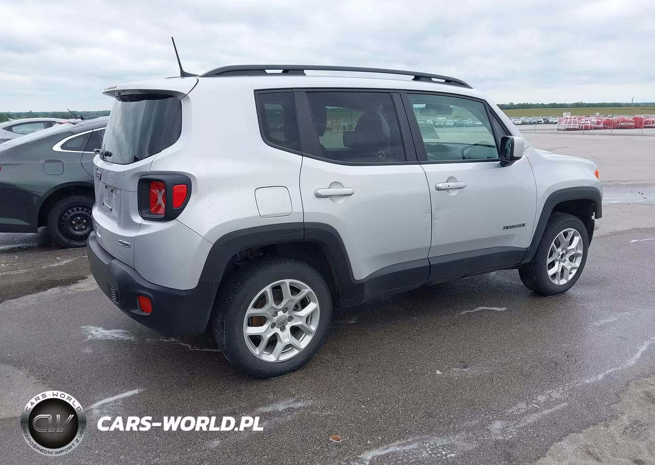 2018 Jeep Renegade Latitude 4X4 VIN:ZACCJBBB7JPH68946 - 4