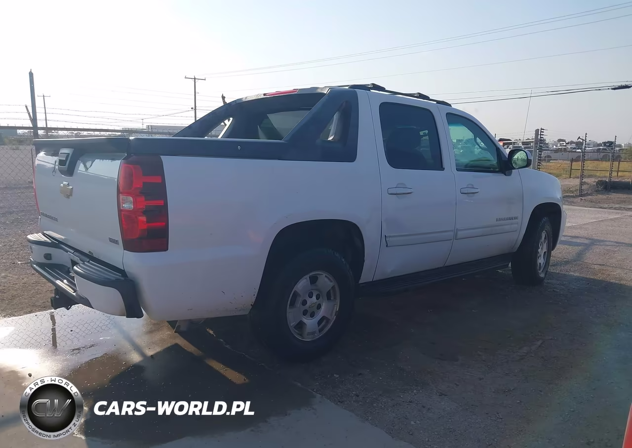 2011 Chevrolet Avalanche 1500 Ls VIN:3GNMCEE08BG408024 - 4