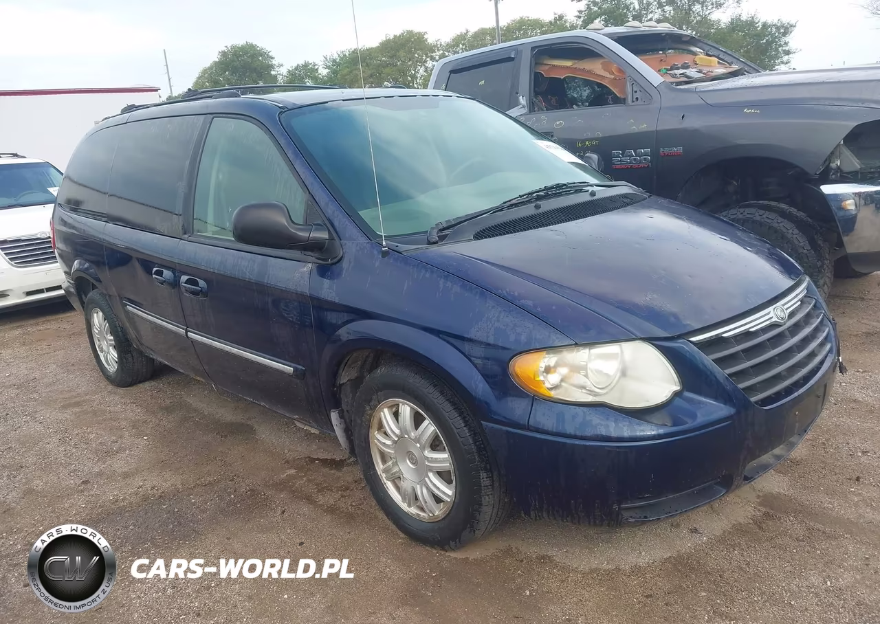 2005 Chrysler Town & Country Touring