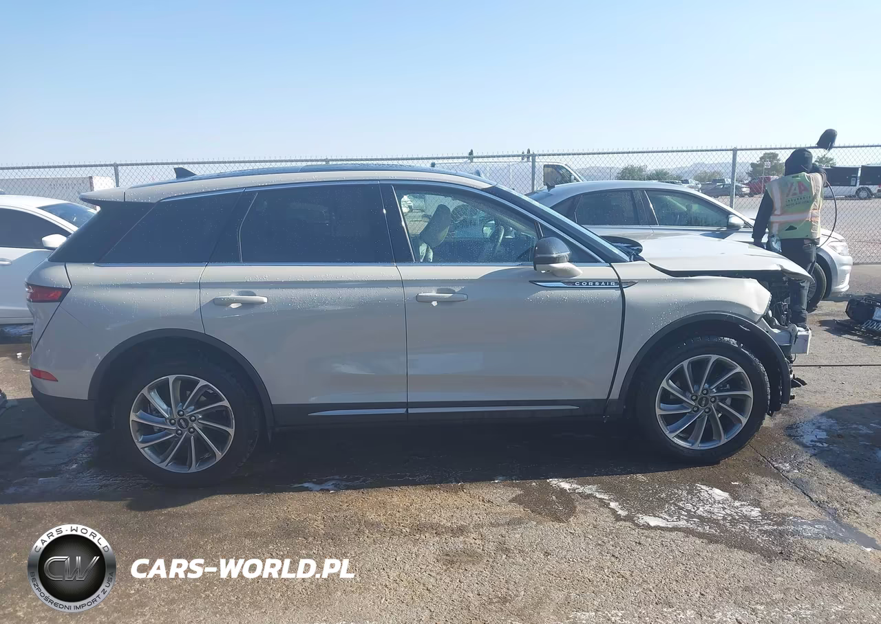 2023 Lincoln Corsair Standard VIN:5LMCJ1CA4PUL05131 - 13