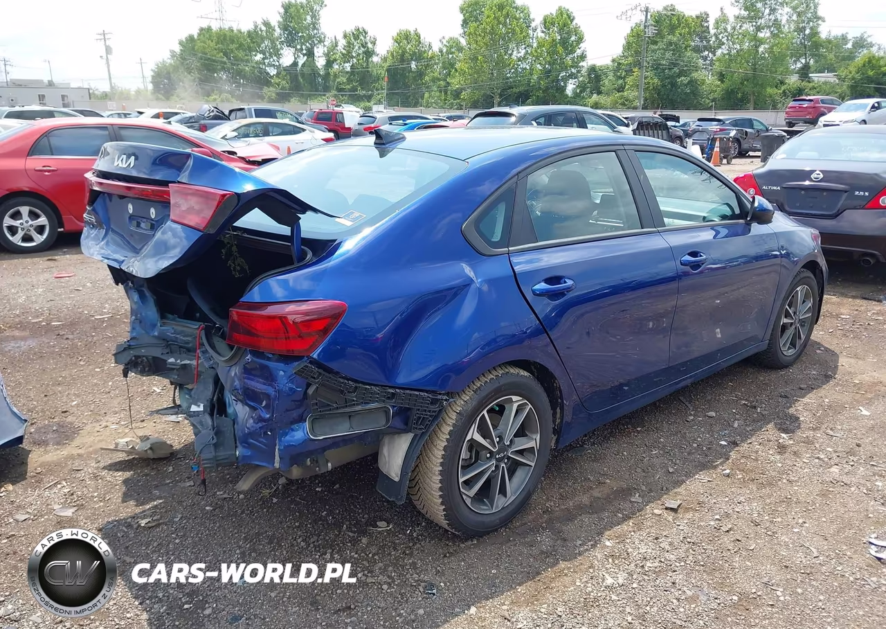 2023 Kia Forte Lxs VIN:3KPF24AD7PE602747 - 4